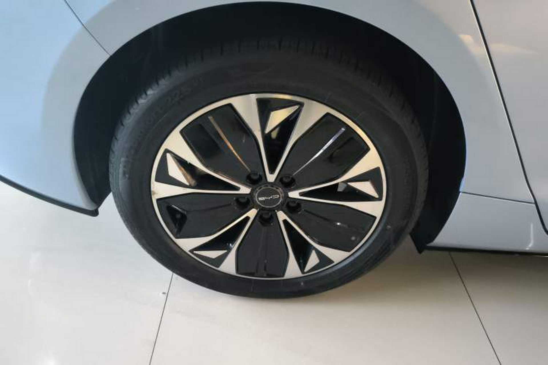 Used BYD Seal 2022 550 km Standard Range Rear-Wheel Drive Prestige Version Exterior 8