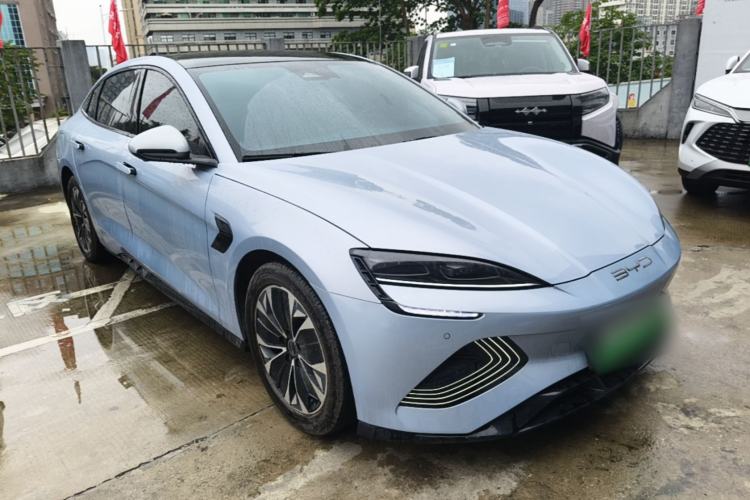 Used BYD Seal 2022 550 km Standard Range Rear-Wheel Drive Prestige Version Front Right 45 Deg