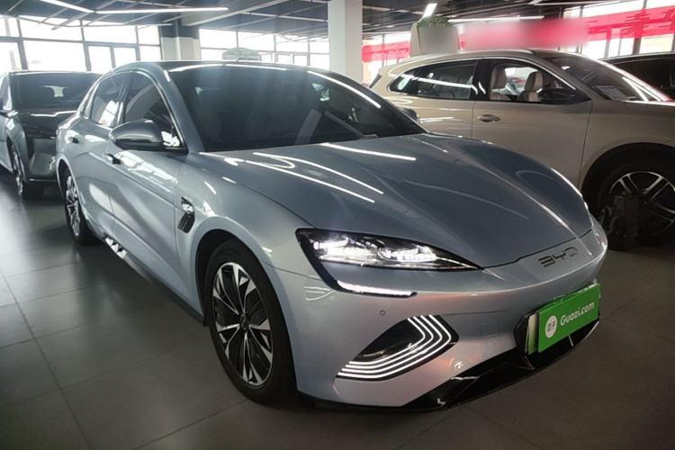 Used BYD Seal 2022 550 km Standard Range Rear-Wheel Drive Elite Version Front Right 45 Deg