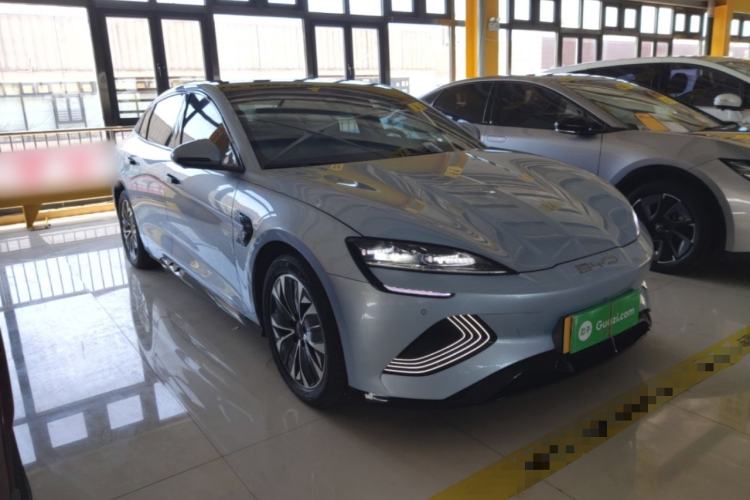 Used BYD Seal 2022 550 km Standard Range Rear-Wheel Drive Prestige Version Front Right 45 Deg