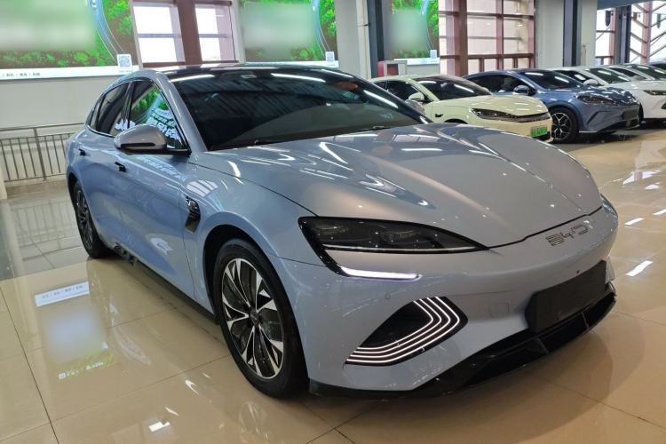 Used BYD Seal 2022 550 km Standard Range Rear-Wheel Drive Elite Version Front Right 45 Deg