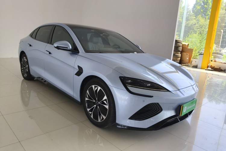 Used BYD Seal 2022 550 km Standard Range Rear-Wheel Drive Prestige Version Front Right 45 Deg