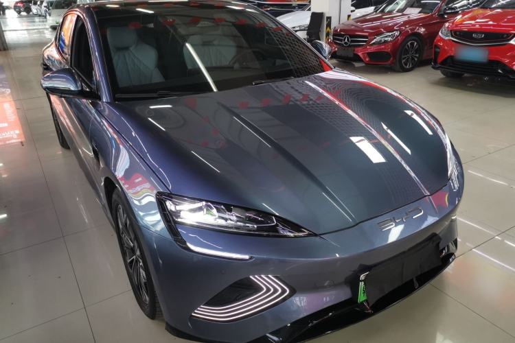 Used BYD Seal 2022 550 km Standard Range Rear-Wheel Drive Prestige Version Front Right 45 Deg