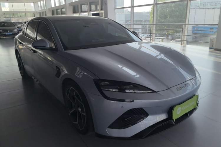 Used BYD Seal 2022 700 km Long-Range Rear-Wheel-Drive Version Front Right 45 Deg