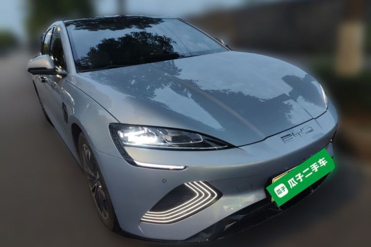 Used BYD Seal 2022 550 km Standard Range Rear-Wheel Drive Elite Version Front Right 45 Deg