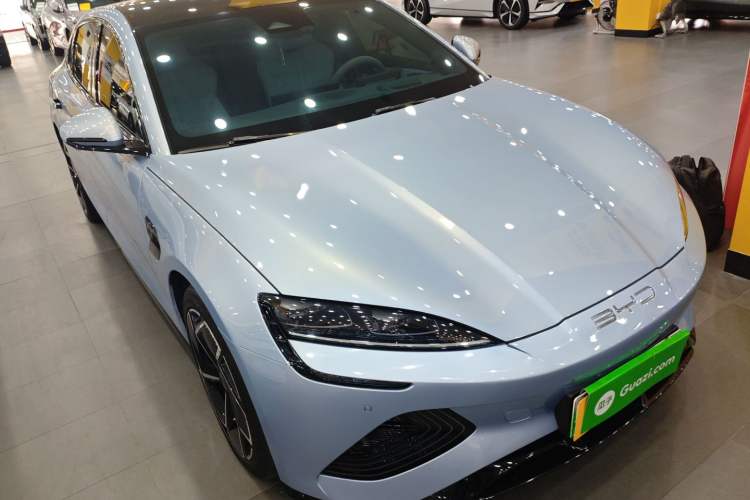 Used BYD Seal 2022 650 km All-Wheel-Drive Performance Version Front Right 45 Deg