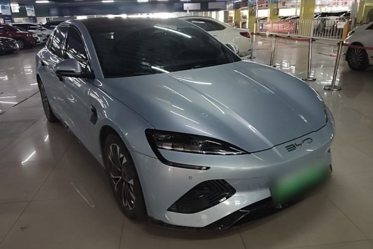 Used BYD Seal 2022 550 km Standard Range Rear-Wheel Drive Prestige Version Front Right 45 Deg