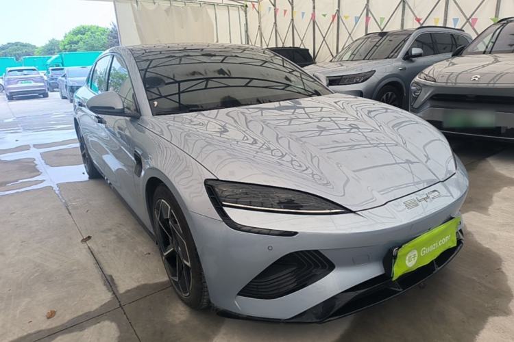 Used BYD Seal 2022 700 km Long-Range Rear-Wheel-Drive Version Front Right 45 Deg