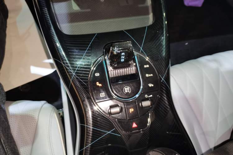 Used BYD Seal 2022 650 km All-Wheel-Drive Performance Version Gear Lever