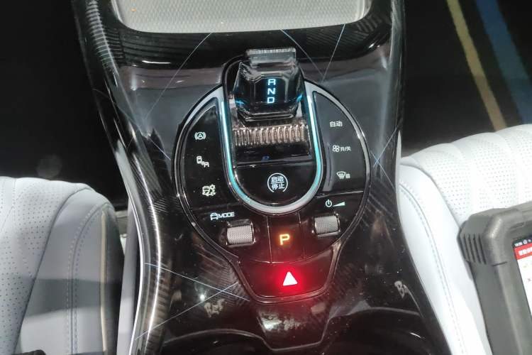 Used BYD Seal 2022 550 km Standard Range Rear-Wheel Drive Elite Version Gear Lever