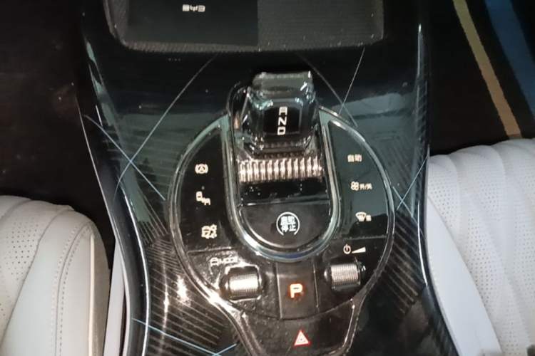 Used BYD Seal 2022 550 km Standard Range Rear-Wheel Drive Prestige Version Gear Lever