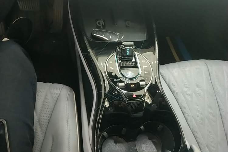 Used BYD Seal 2022 550 km Standard Range Rear-Wheel Drive Prestige Version Gear Lever
