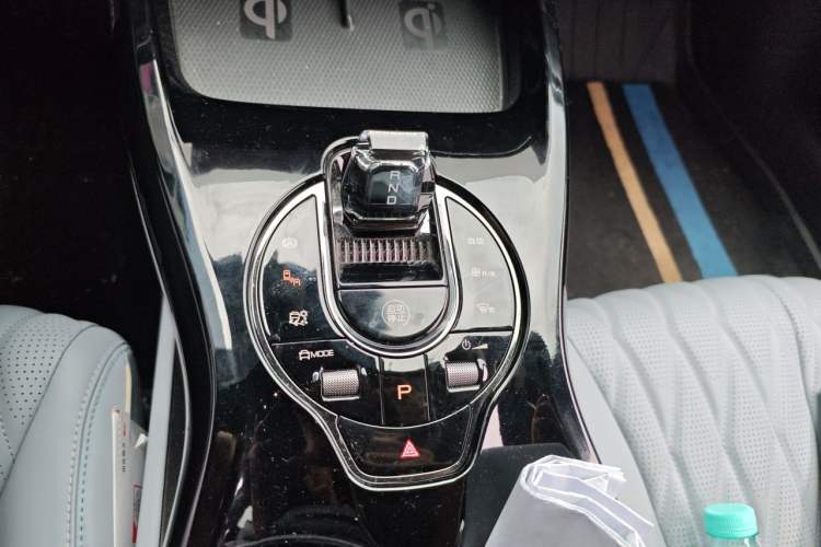 Used BYD Seal 2022 550 km Standard Range Rear-Wheel Drive Prestige Version Gear Lever