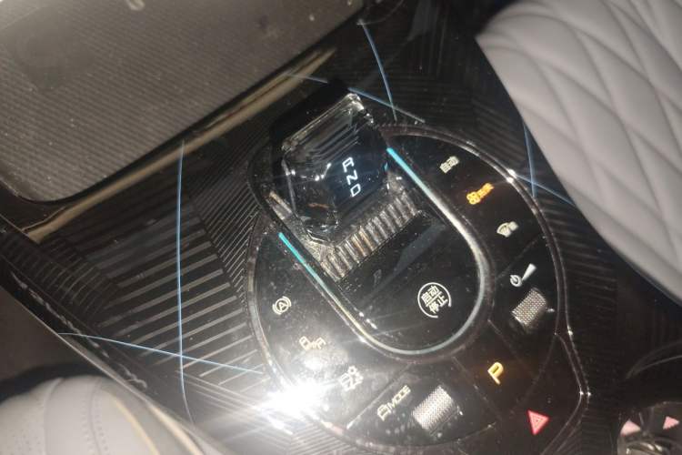 Used BYD Seal 2022 550 km Standard Range Rear-Wheel Drive Elite Version Gear Lever