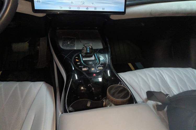 Used BYD Seal 2022 650 km All-Wheel-Drive Performance Version Gear Lever