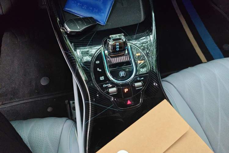 Used BYD Seal 2022 650 km All-Wheel-Drive Performance Version Gear Lever