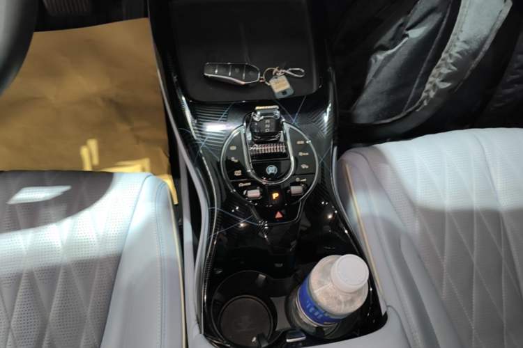 Used BYD Seal 2022 650 km All-Wheel-Drive Performance Version Gear Lever