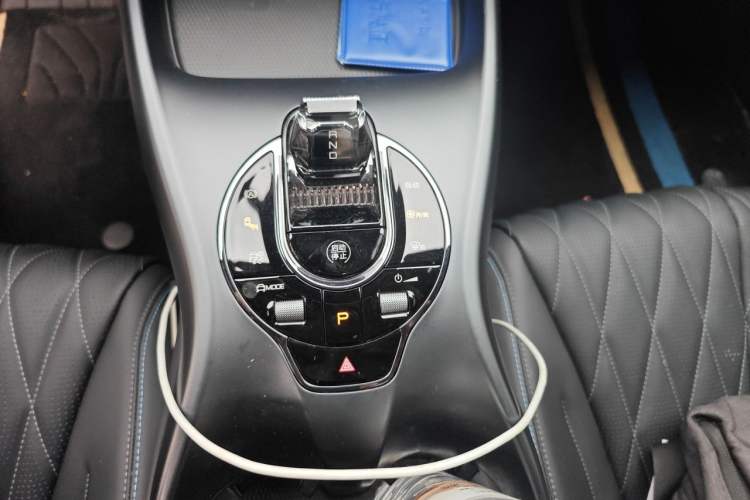 Used BYD Seal 2022 550 km Standard Range Rear-Wheel Drive Prestige Version Gear Lever