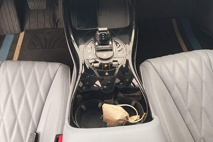Used BYD Seal 2022 550 km Standard Range Rear-Wheel Drive Prestige Version Gear Lever