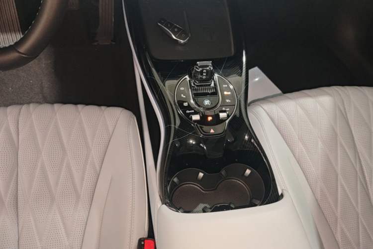 Used BYD Seal 2022 550 km Standard Range Rear-Wheel Drive Prestige Version Gear Lever