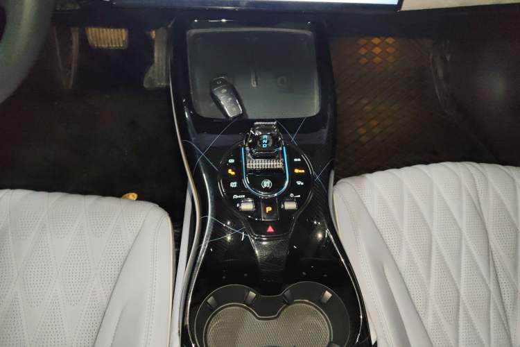 Used BYD Seal 2022 550 km Standard Range Rear-Wheel Drive Prestige Version Gear Lever