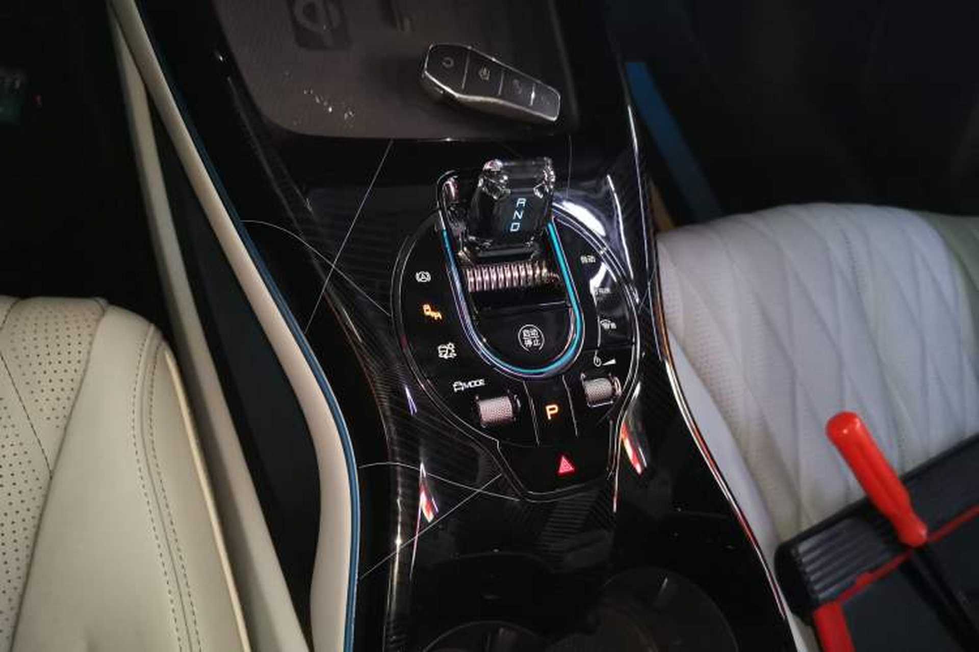 Used BYD Seal 2022 550 km Standard Range Rear-Wheel Drive Prestige Version Gear Lever