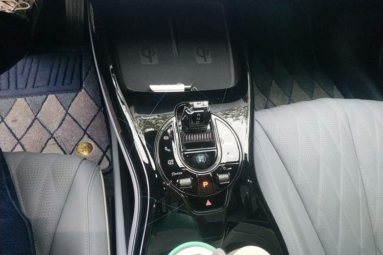 Used BYD Seal 2022 700 km Long-Range Rear-Wheel-Drive Version Gear Lever