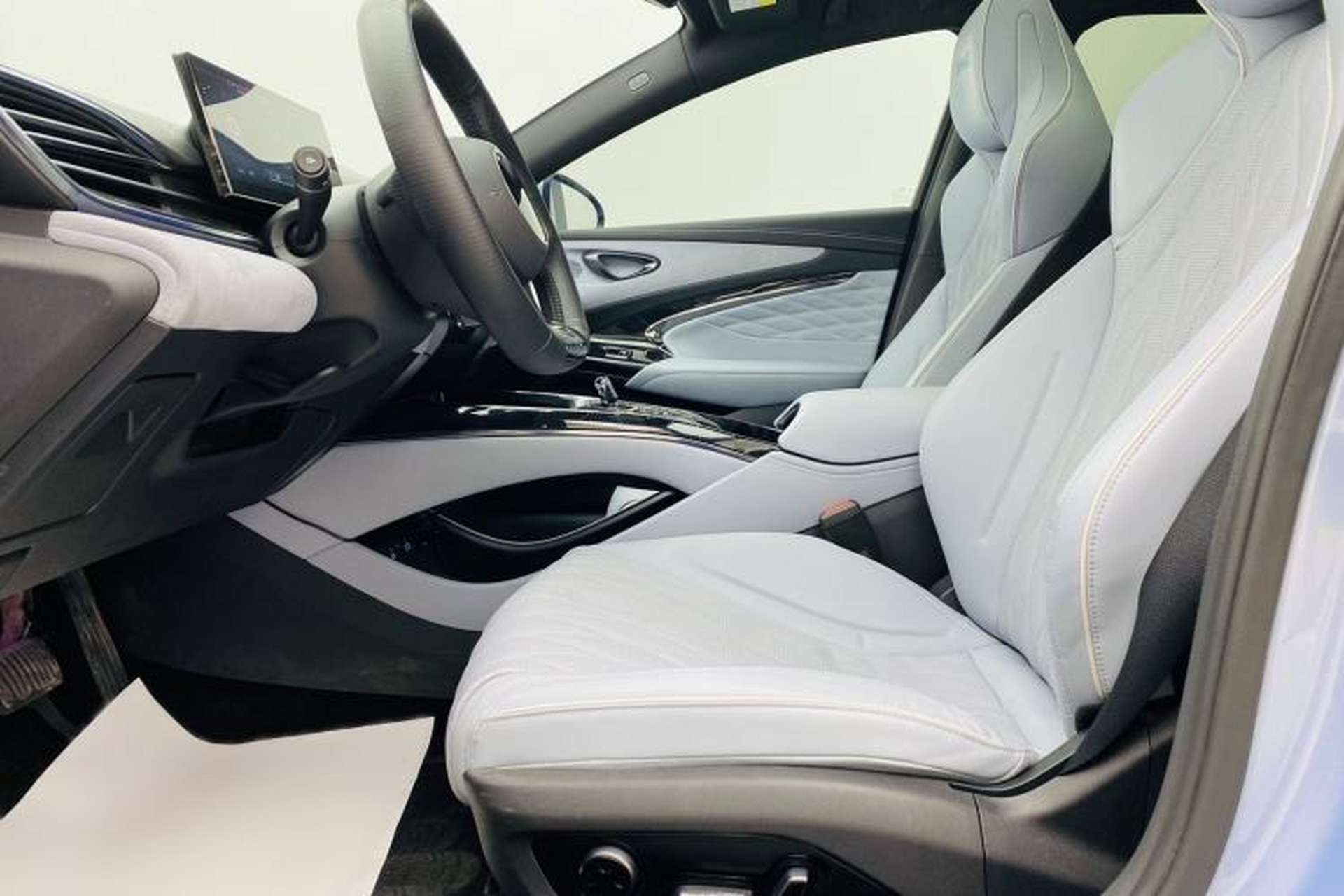 Used BYD Seal 2022 650 km All-Wheel-Drive Performance Version Interior 2