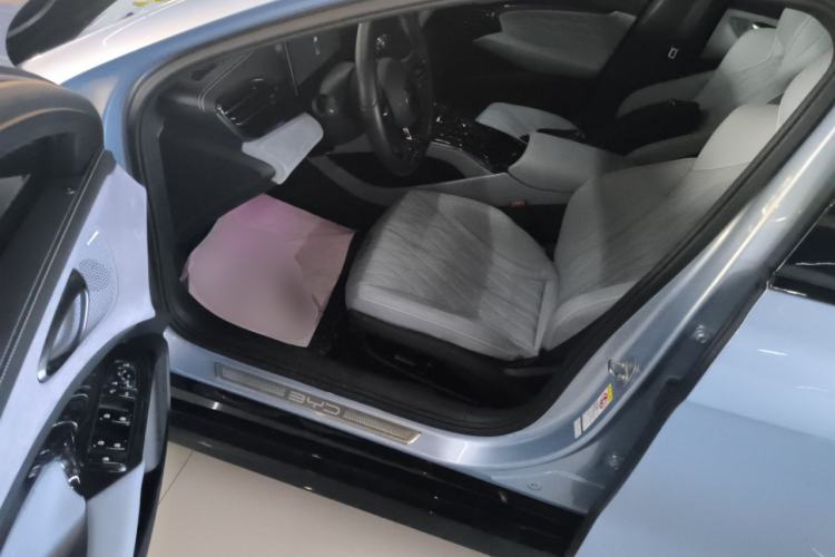 Used BYD Seal 2022 550 km Standard Range Rear-Wheel Drive Prestige Version Interior 3