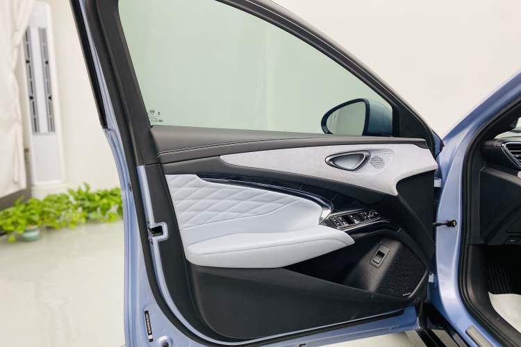 Used BYD Seal 2022 650 km All-Wheel-Drive Performance Version Interior 6
