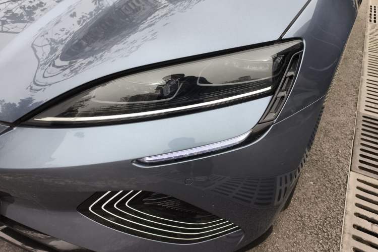Used BYD Seal 2022 550 km Standard Range Rear-Wheel Drive Prestige Version Left Front Headlight