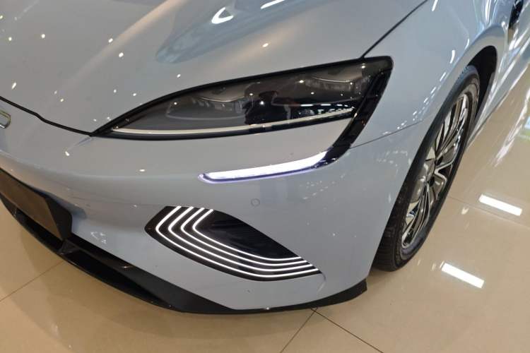 Used BYD Seal 2022 550 km Standard Range Rear-Wheel Drive Elite Version Left Front Headlight