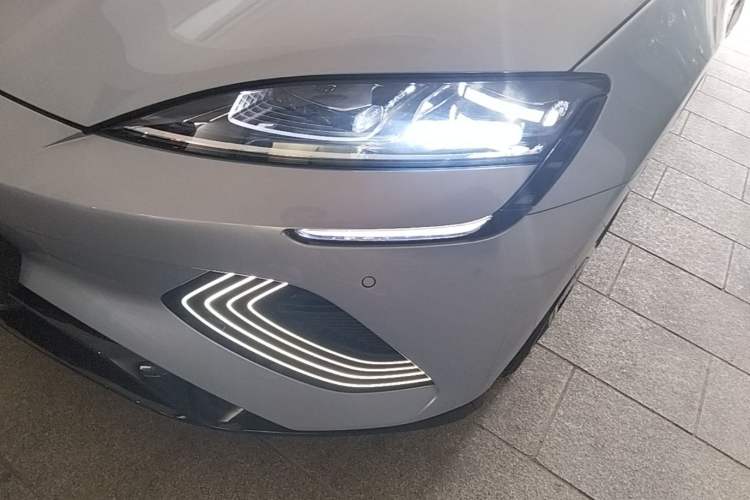 Used BYD Seal 2022 700 km Long-Range Rear-Wheel-Drive Version Left Front Headlight