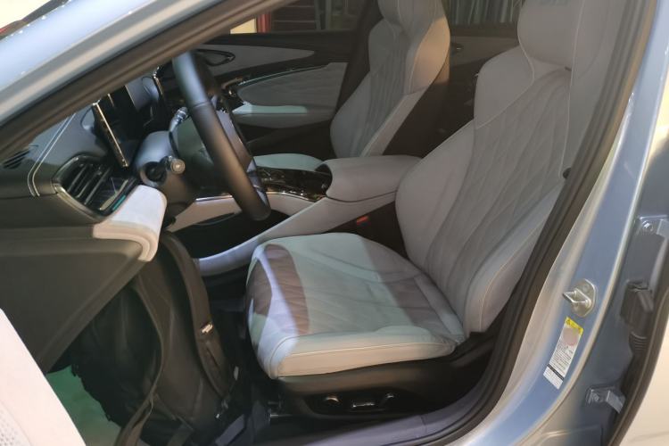 Used BYD Seal 2022 650 km All-Wheel-Drive Performance Version Left Front Seat