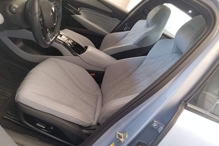 Used BYD Seal 2022 550 km Standard Range Rear-Wheel Drive Prestige Version Left Front Seat