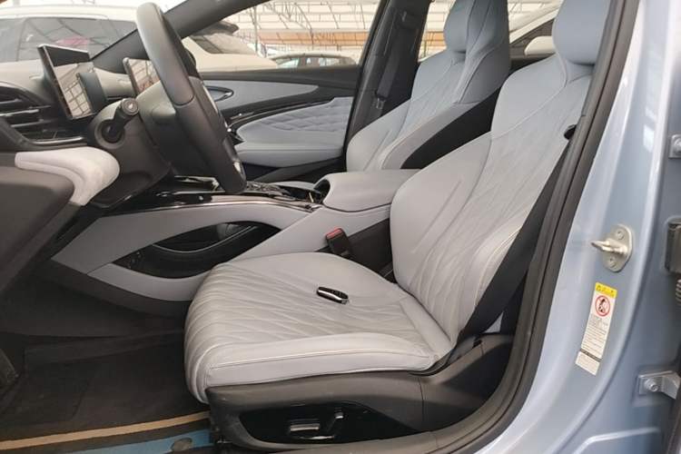 Used BYD Seal 2022 550 km Standard Range Rear-Wheel Drive Prestige Version Left Front Seat