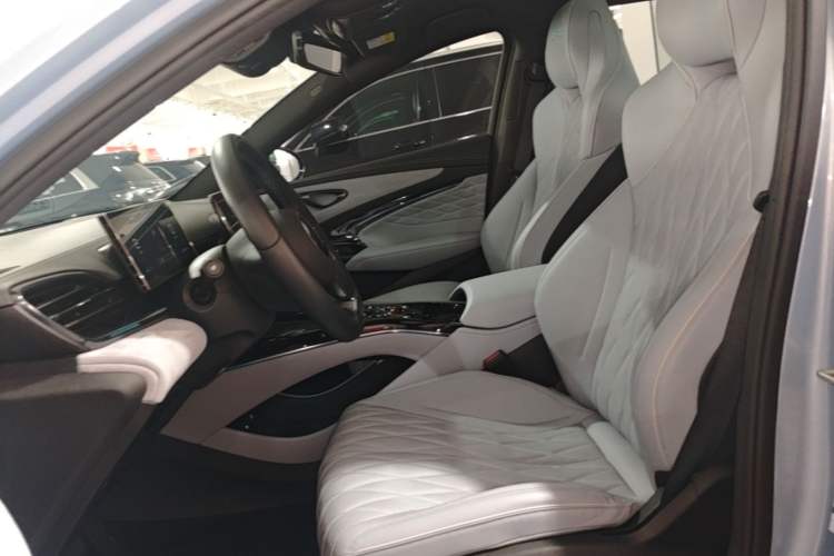 Used BYD Seal 2022 550 km Standard Range Rear-Wheel Drive Prestige Version Left Front Seat