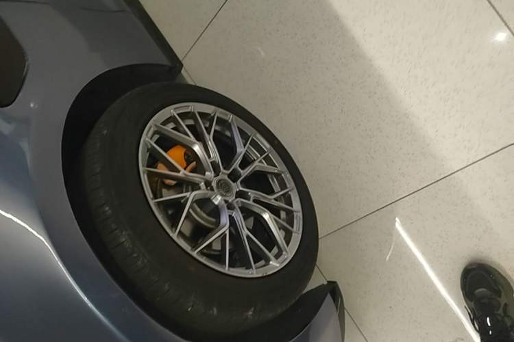 Used BYD Seal 2022 550 km Standard Range Rear-Wheel Drive Elite Version Left Front Wheel Hub