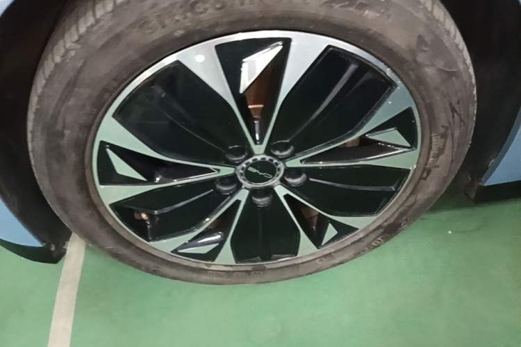 Used BYD Seal 2022 550 km Standard Range Rear-Wheel Drive Prestige Version Left Front Wheel Hub
