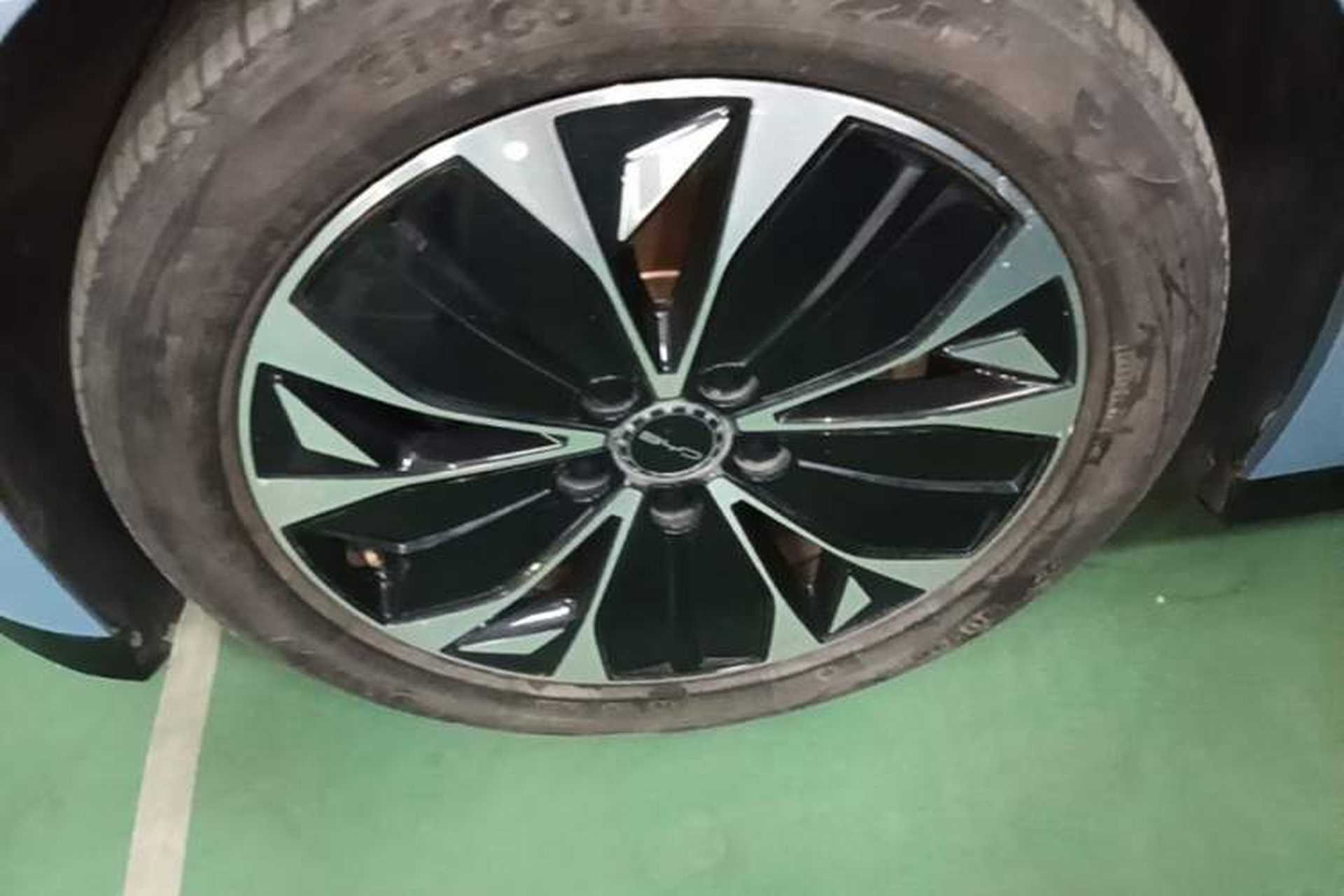 Used BYD Seal 2022 550 km Standard Range Rear-Wheel Drive Prestige Version Left Front Wheel Hub