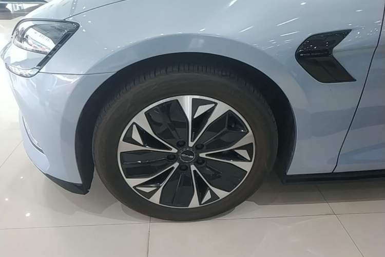 Used BYD Seal 2022 550 km Standard Range Rear-Wheel Drive Prestige Version Left Front Wheel Hub