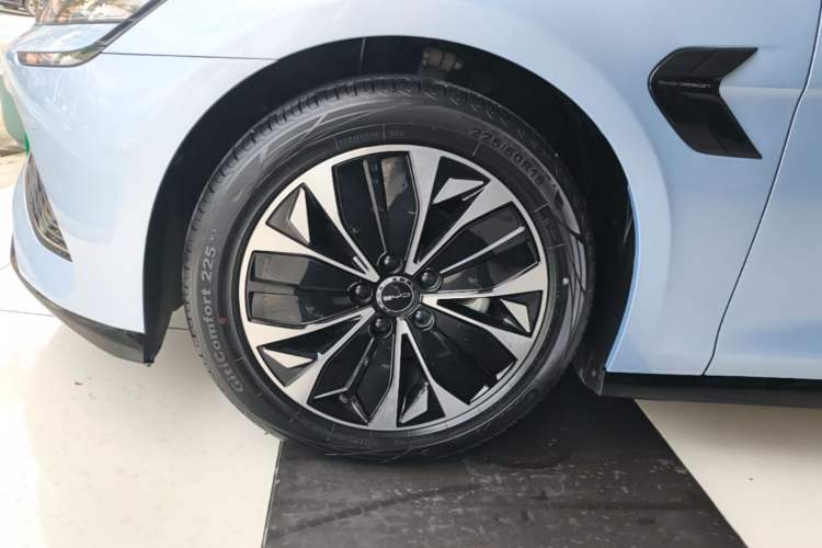 Used BYD Seal 2022 550 km Standard Range Rear-Wheel Drive Prestige Version Left Front Wheel Hub