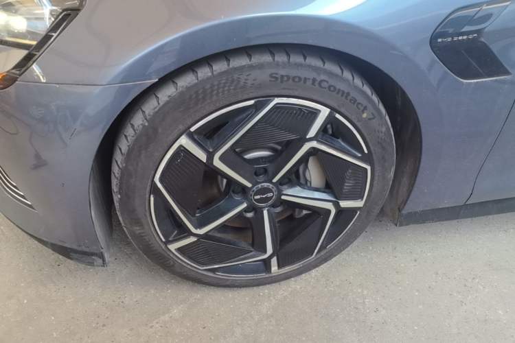 Used BYD Seal 2022 700 km Long-Range Rear-Wheel-Drive Version Left Front Wheel Hub