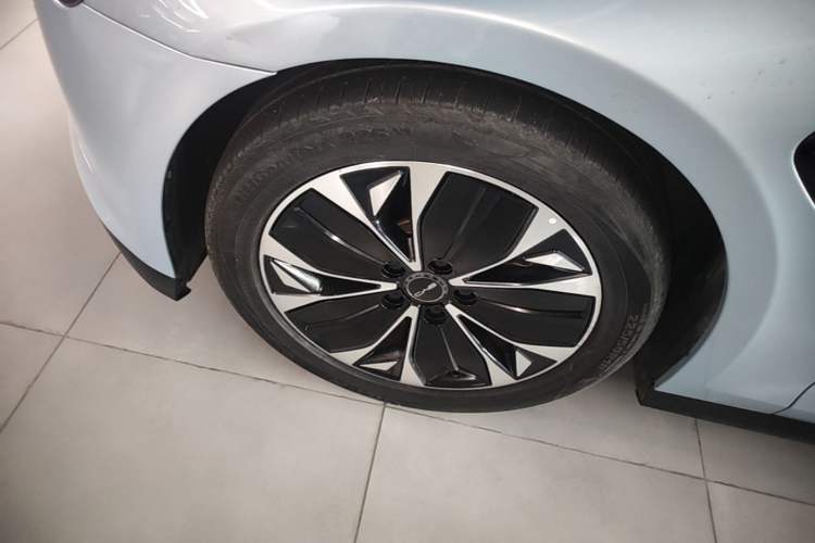 Used BYD Seal 2022 550 km Standard Range Rear-Wheel Drive Elite Version Left Front Wheel Hub