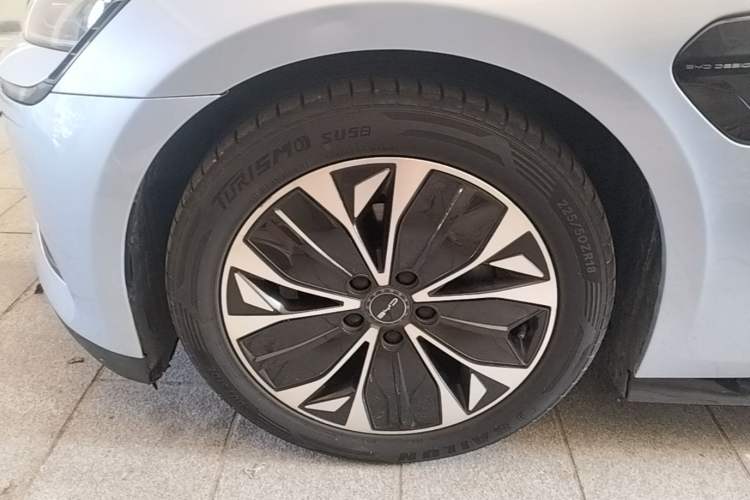 Used BYD Seal 2022 550 km Standard Range Rear-Wheel Drive Prestige Version Left Front Wheel Hub