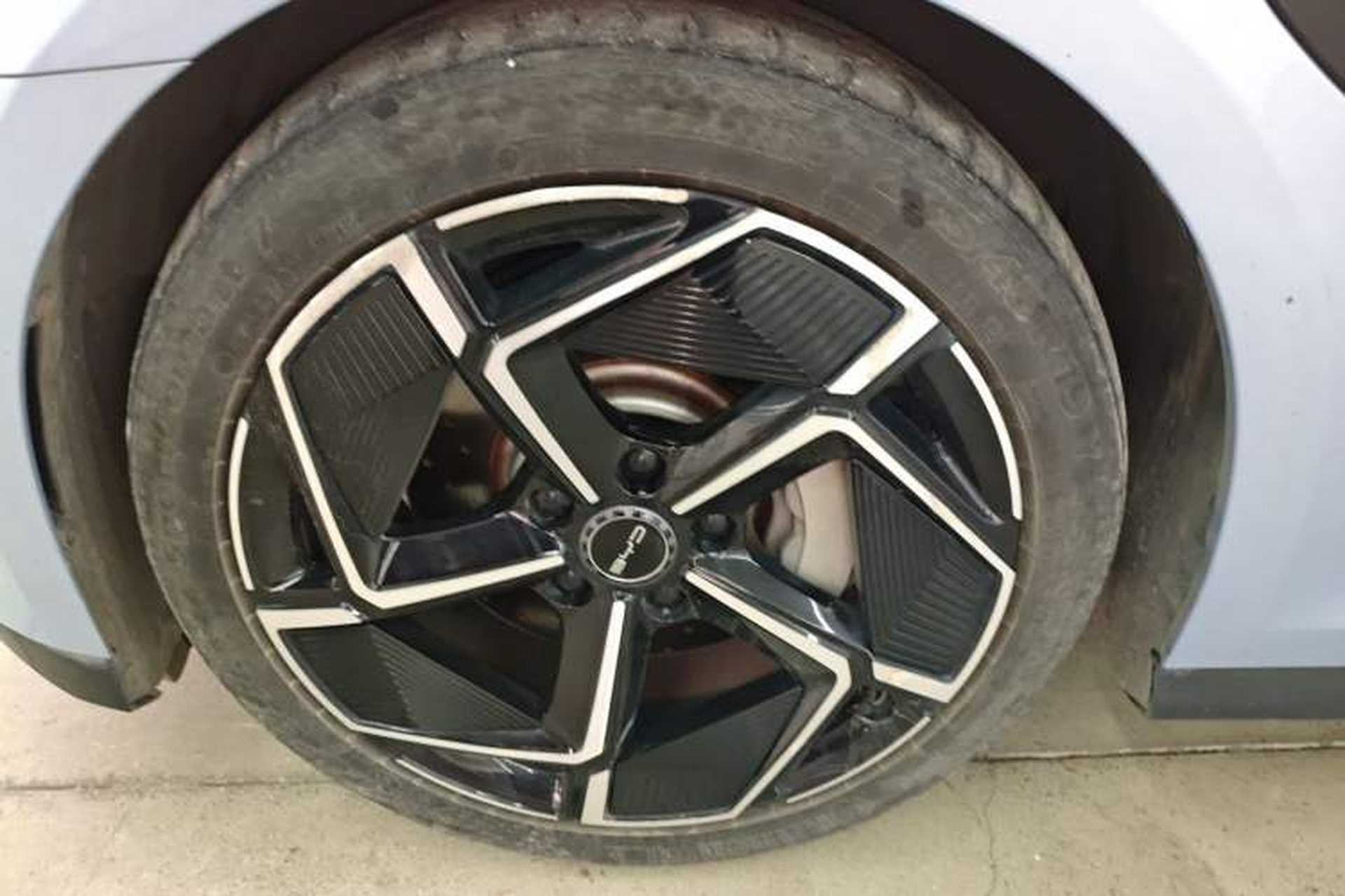 Used BYD Seal 2022 700 km Long-Range Rear-Wheel-Drive Version Left Front Wheel Hub