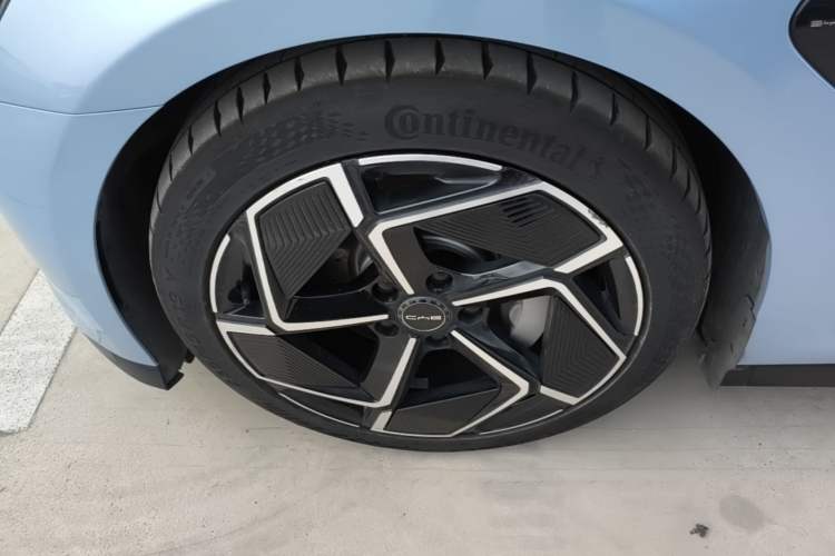 Used BYD Seal 2022 650 km All-Wheel-Drive Performance Version Left Front Wheel Hub