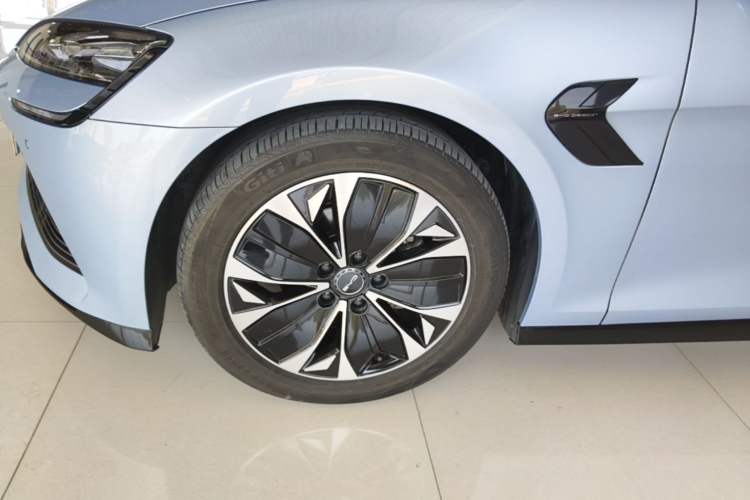 Used BYD Seal 2022 550 km Standard Range Rear-Wheel Drive Prestige Version Left Front Wheel Hub