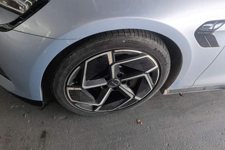 Used BYD Seal 2022 700 km Long-Range Rear-Wheel-Drive Version Left Front Wheel Hub
