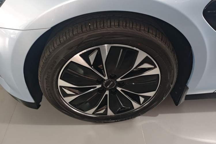 Used BYD Seal 2022 550 km Standard Range Rear-Wheel Drive Prestige Version Left Front Wheel Hub